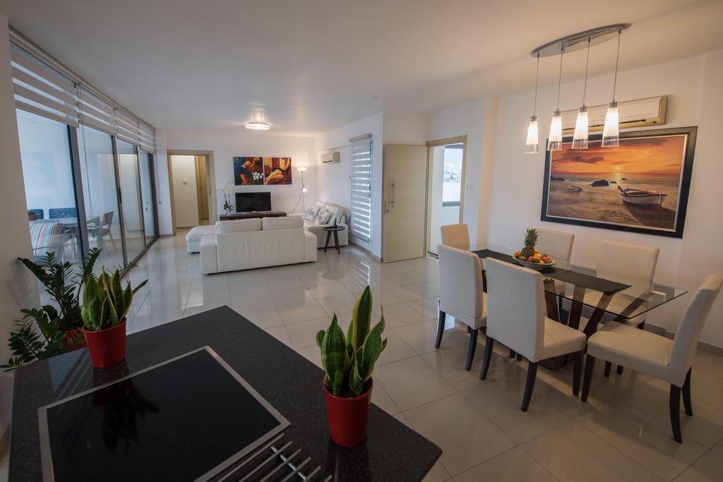Skylight Megaron Apartment Ларнака Екстериор снимка