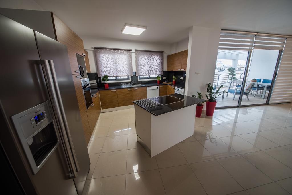 Skylight Megaron Apartment Ларнака Екстериор снимка